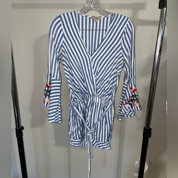 Blue and white Striped Romper with Floral Sleeve - Picture 2 of 3